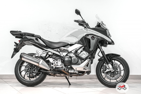 Мотоцикл HONDA VFR 800X Crossrunner 2015, БЕЛЫЙ пробег 18417 | Мототека